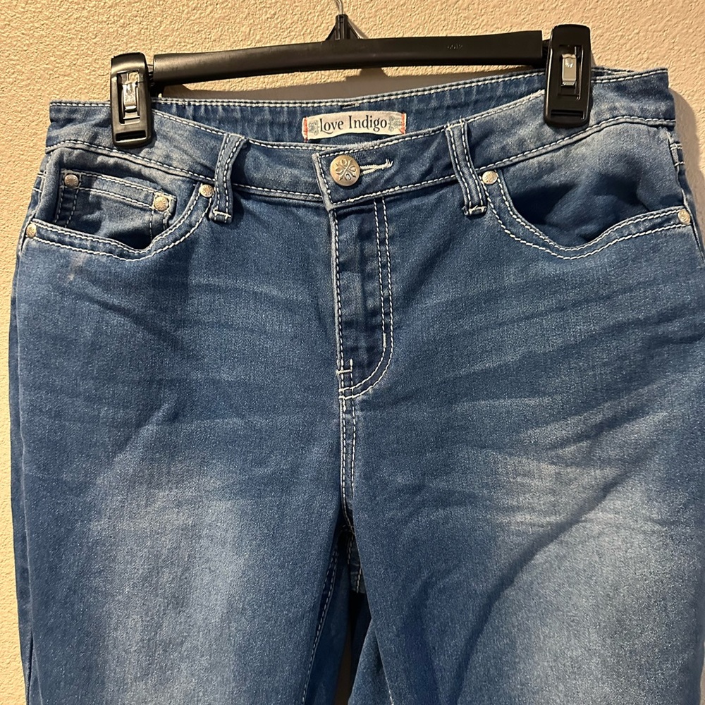 Love indigo women blue jeans size 8 with design on back pockets